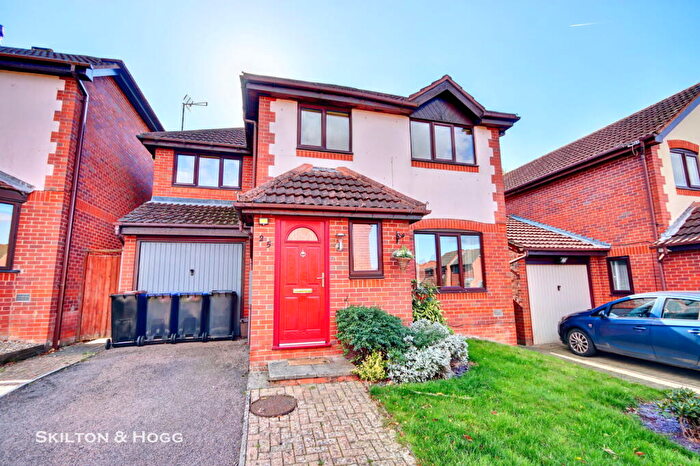 3 Bedroom Detached House For Sale In Highlands Drive, Daventry, NN11