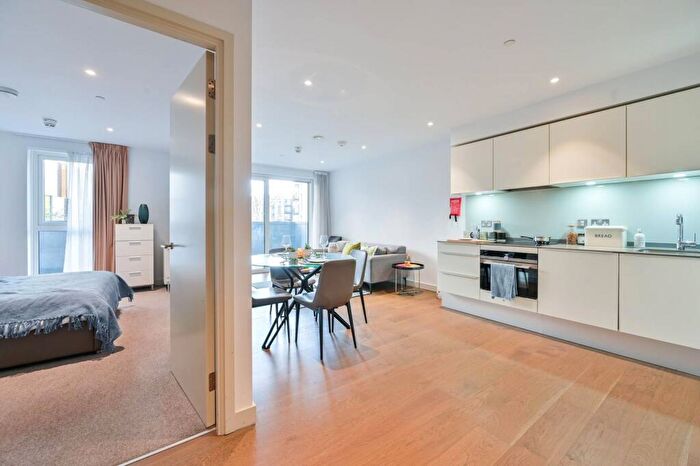 2 Bedroom Flat To Rent In Tantallon House, Elephant Road, London, , Elephant And Castle, London, SE17