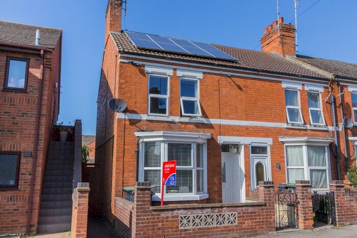 3 Bedroom End Of Terrace House To Rent In Portland Road, Rushden, NN10