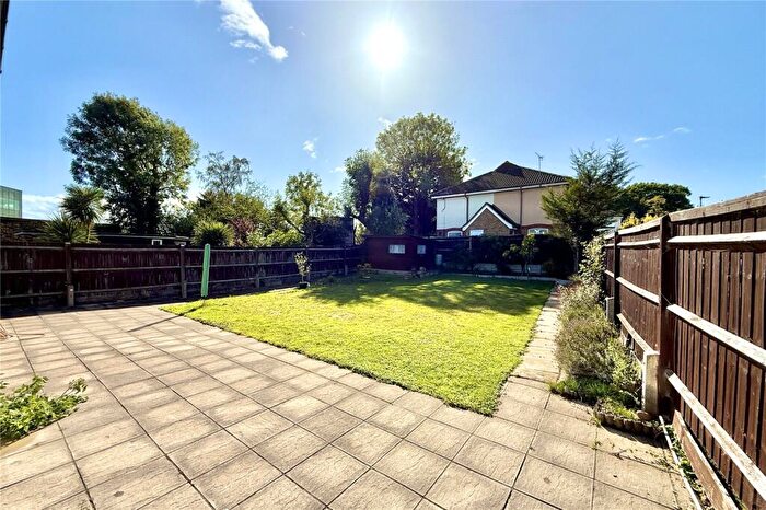 3 Bedroom Detached House For Sale In Beehive Road, Binfield, Berkshire, RG12