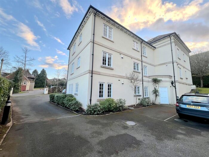 2 Bedroom Flat To Rent In Como Road, Malvern, WR14