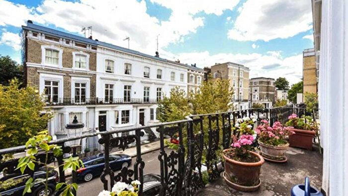 3 Bedroom Maisonette To Rent In Fawcett Street, London, SW10