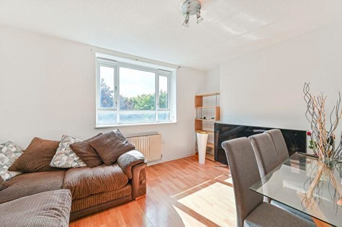 3 Bedroom Flat For Sale In Randisbourne Gardens, London, SE6