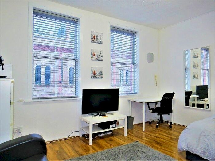 Studio To Rent In Fashion Street, London, E1