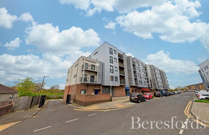 1 Bedroom Apartment For Sale In Lower Mardyke Avenue, Rainham, RM13