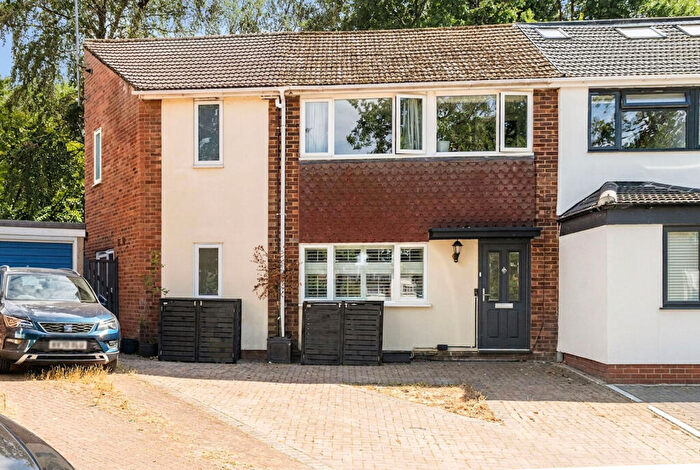 4 Bedroom House For Sale In Greenvale Road, Knaphill, Woking, GU21