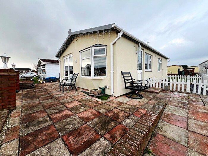 2 Bedroom Park Home For Sale In Kings Park, Canvey Island, SS8