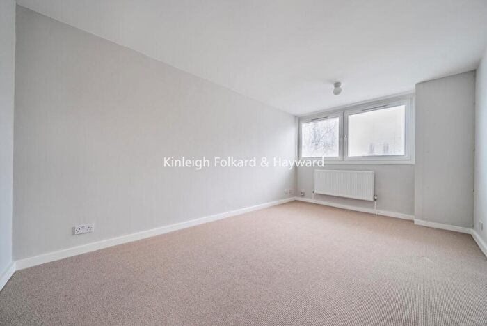 2 Bedroom Flat To Rent In Masons Hill, Bromley, Kent, BR2