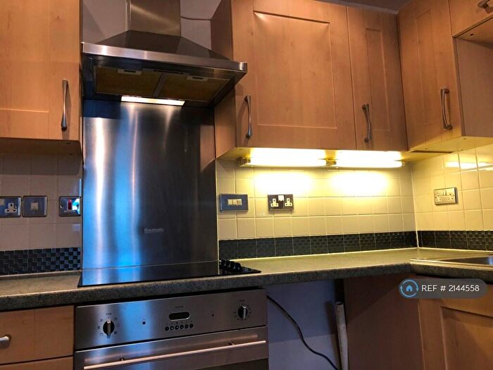 1 Bedroom Flat To Rent In Queens Court, Hull, HU1