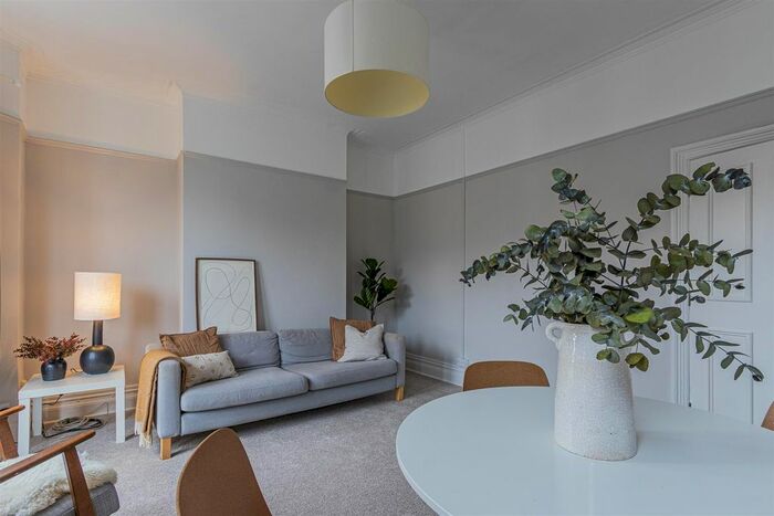 2 Bedroom Flat To Rent In Werfa Street, Roath Park, CF23