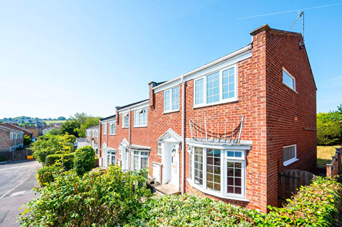 3 Bedroom End Of Terrace House For Sale In Lynwood, Guildford, GU2