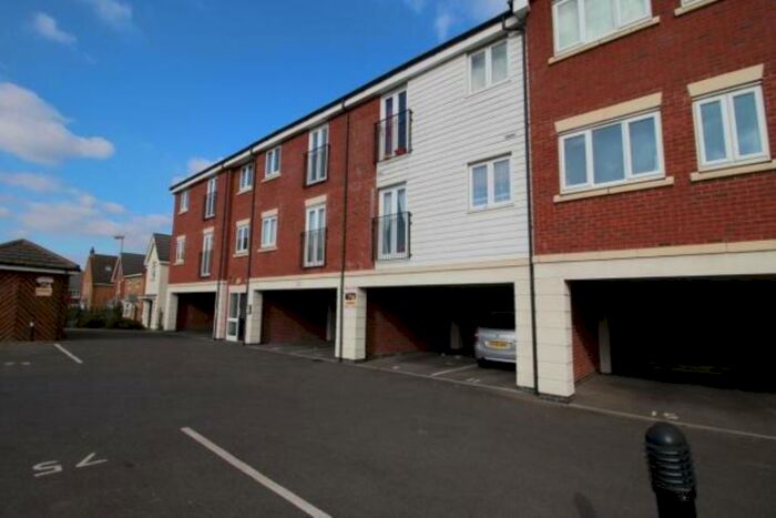 2 Bedroom Flat To Rent In Southgate Way, Dudley, West Midlands, DY1