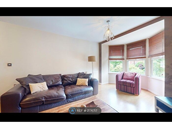 2 Bedroom Flat To Rent In Carisbrooke Road, Leeds, LS16