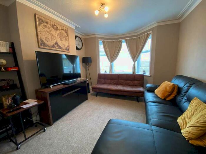 3 Bedroom Semi-Detached House To Rent In Broadwalk, Knowle, Bristol, BS4