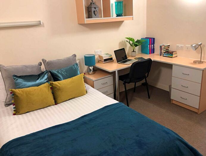 Studio To Rent In Great Horton Road, Bradford, BD7
