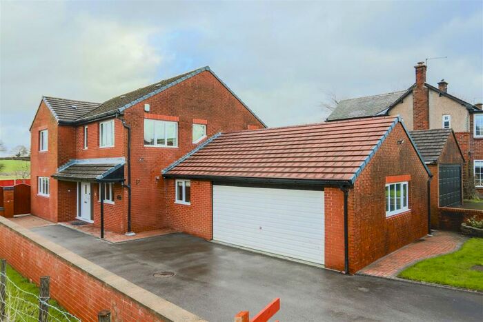 4 Bedroom Detached House For Sale In Sabden Road, Padiham, Burnley, BB12