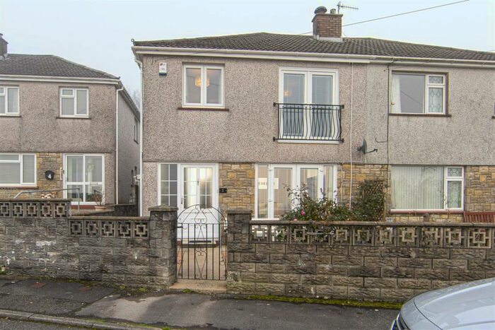 3 Bedroom Semi-Detached House To Rent In Birchgrove Estate, Treharris, CF46