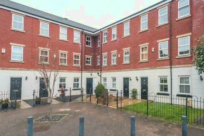 1 Bedroom Flat To Rent In Mansion Gate Square, Leeds, West Yorkshire, LS7