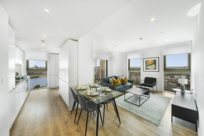 2 Bedroom Apartment To Rent In Marsh Wall London, E14