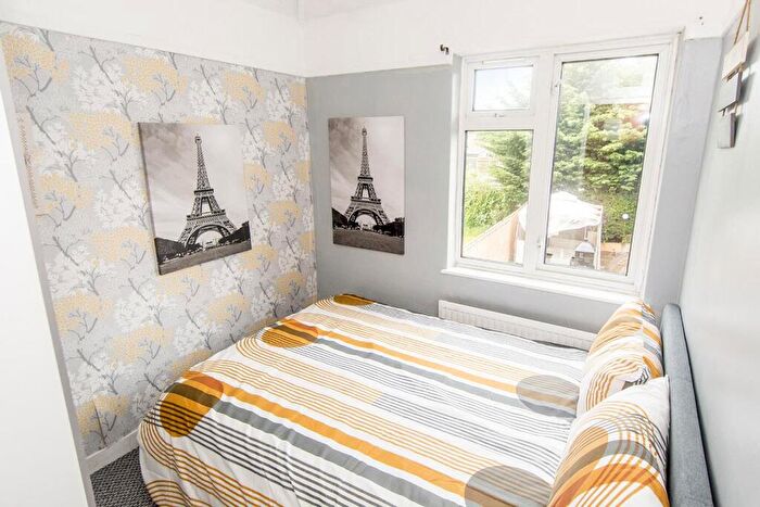 3 Bedroom Semi-Detached House For Sale In Welland Park Road, Market Harborough, LE16