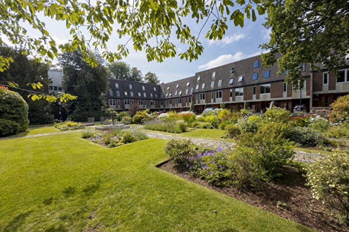 4 Bedroom Town House For Sale In Woodhall Road, Colinton, EH13