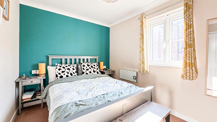 2 Bedroom Flat For Sale In Dickinsons Fields, Bedminster, BS3
