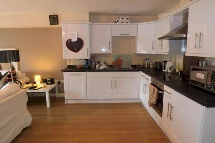 2 Bedroom Flat To Rent In Crossbrook Street Cheshunt, Waltham Cross EN8