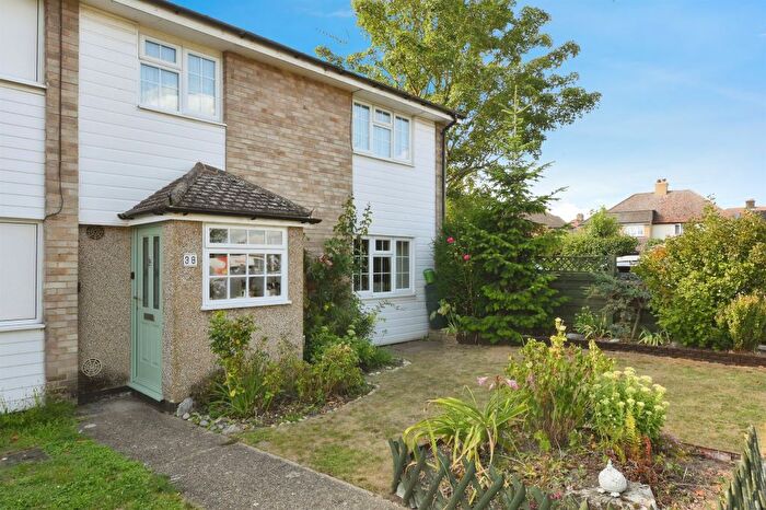 3 Bedroom End Of Terrace House For Sale In Fairfield Drive, Broxbourne, EN10