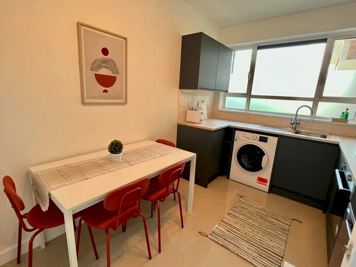 4 Bedroom Flat To Rent In Old Gloucester Street, Lse, Holborn, West End, Ucl, Bloomsbury, London, WC1N