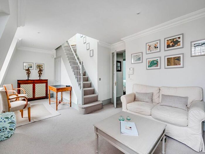 2 Bedroom Flat To Rent In Sloane Gardens, London, SW1W