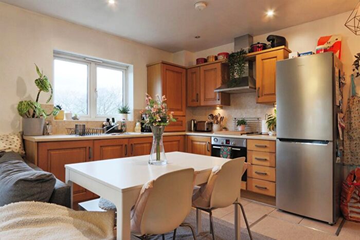 1 Bedroom Flat For Sale In Ash Court, Leeds, LS14