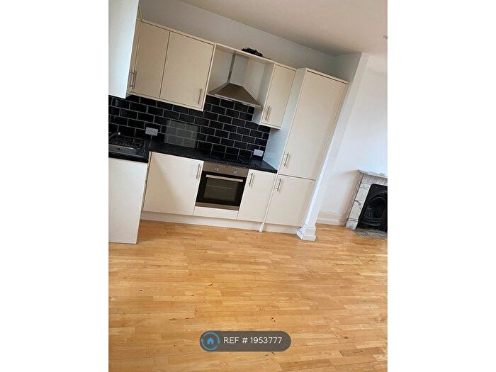 2 Bedroom Flat To Rent In Lawrence Road, South Norwood, SE25