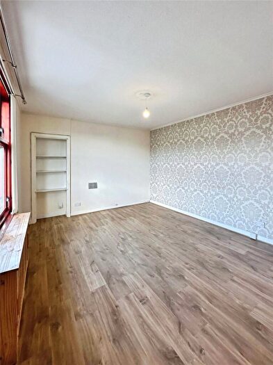 2 Bedroom Flat To Rent In Caird Avenue, Dundee, Angus, DD3