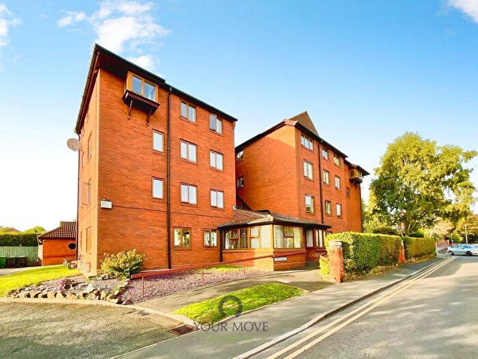 2 Bedroom Flat For Sale In The Crescent, Bromsgrove, Worcestershire, B60