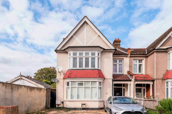 3 Bedroom Flat To Rent In Catford, Catford, London, SE6