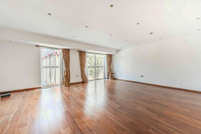 3 Bedroom Flat To Rent In Longmoore Street, Victoria, London, SW1V