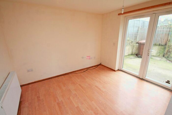 1 Bedroom Flat For Sale In Otway Street, Chatham, ME4