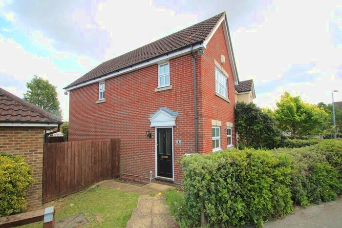 3 Bedroom End Of Terrace House To Rent In Martens Meadow, Braintree, CM7