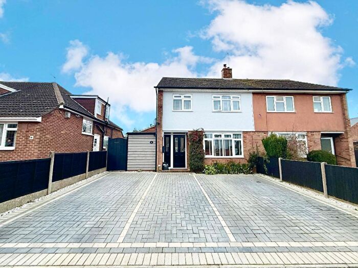 3 Bedroom House For Sale In Blows Road, Dunstable, Bedfordshire, LU5