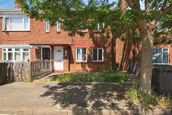 3 Bedroom End Of Terrace House For Sale In Willesden Avenue, Peterborough, PE4