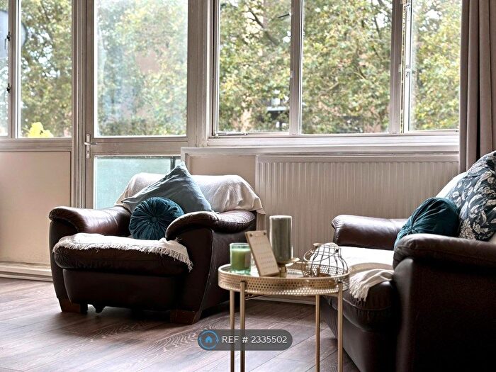 3 Bedroom Maisonette To Rent In Paymal House, London, E1