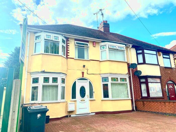 5 Bedroom Semi-Detached House To Rent In Oakdene Crescent, Nuneaton, Warwickshire, CV10