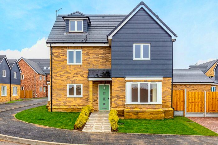 4 Bedroom Detached House For Sale In London Road, Rayleigh, SS6