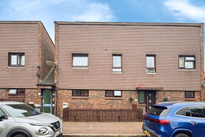 1 Bedroom Flat For Sale In Sycamore Close, London, London, E16