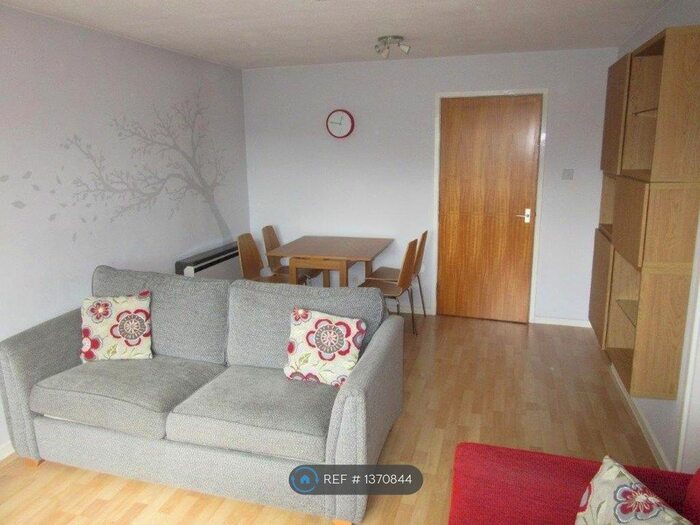 2 Bedroom Flat To Rent In Milnpark Gardens, Glasgow, G41