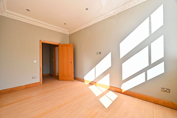 1 Bedroom Flat For Sale In Mulberry Court, Shadwell, London, E1
