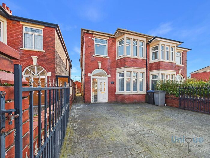 3 Bedroom Semi-Detached House For Sale In Pedders Lane, Blackpool, FY4