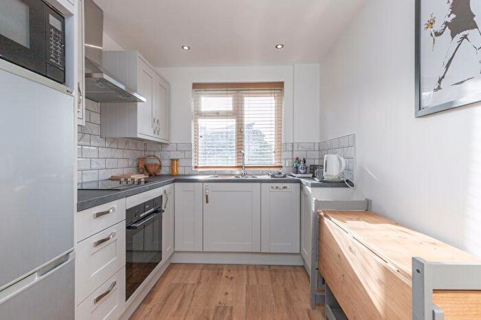 1 Bedroom Flat To Rent In Corunna Crescent, Oxford, OX4