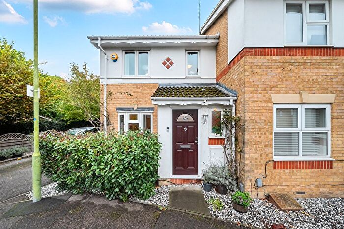 3 Bedroom Semi Detached House For Sale In Alsop Close, London Colney, St. Albans, AL2