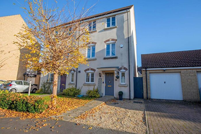 4 Bedroom Semi-Detached House For Sale In Avenue De Gien, Malmesbury, SN16